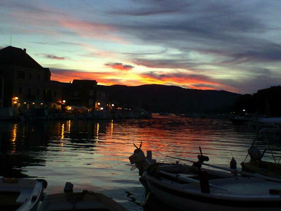 Guest House San Nikola Stari Grad  Εξωτερικό φωτογραφία